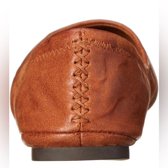 NIB Lucky Brand Women's Emmie Ballet Flat. Bourbon Tan color. Women size 6.5 - Picture 2 of 7